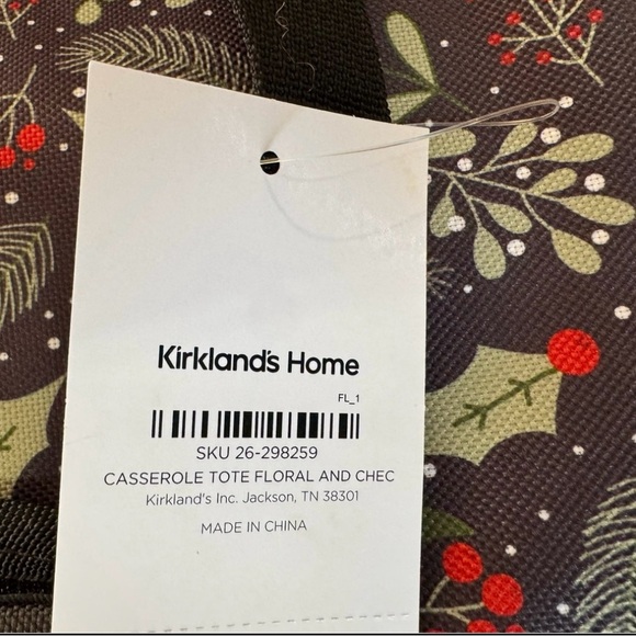 Kirkland’s Home Christmas Casserole Carrier and Spatula Set - Picture 8 of 10